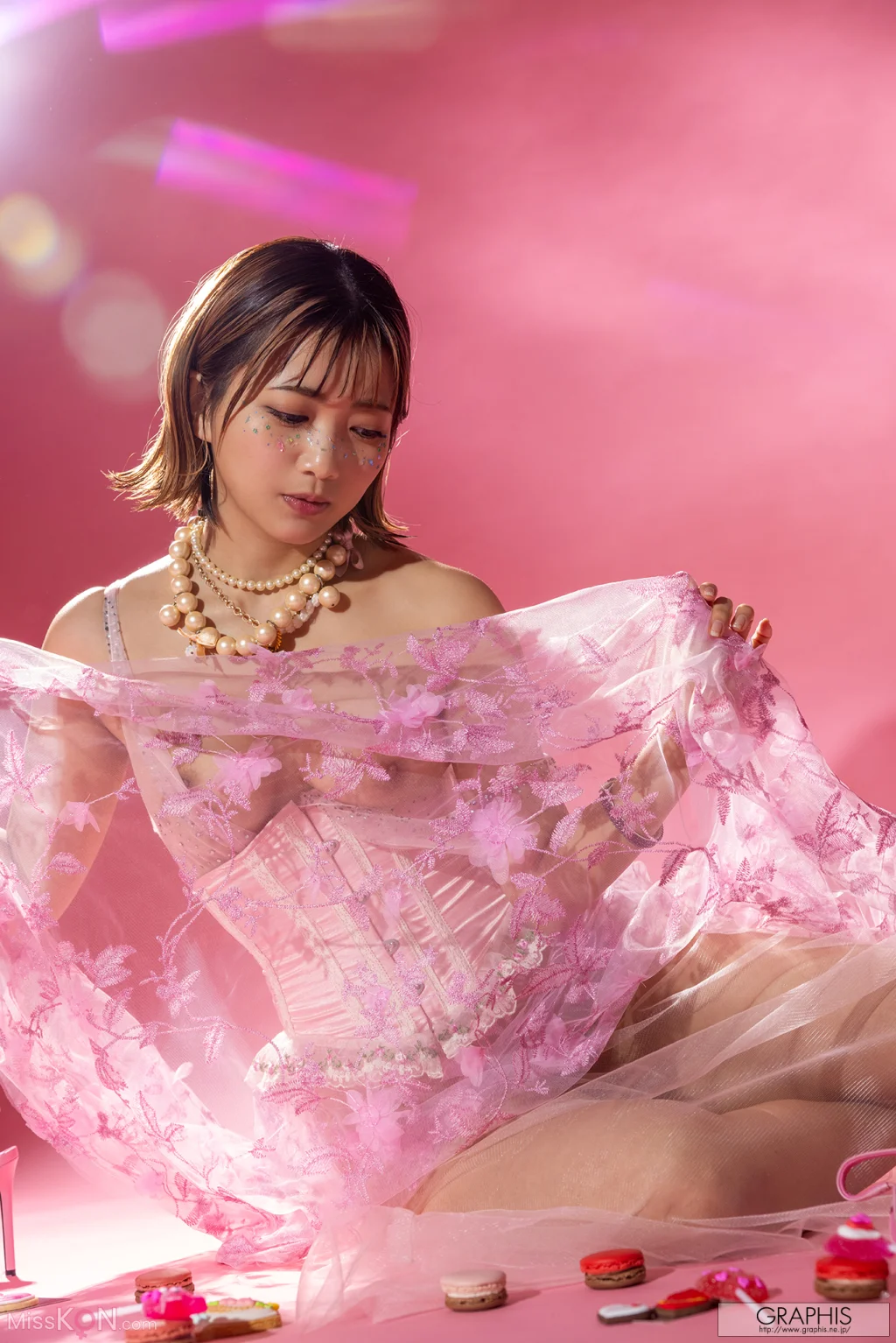 [JP] Riko Hoshino (星乃莉子): [Graphis] Gals Limited Edition HAPPY NEW YEAR 2025 (25 photos)