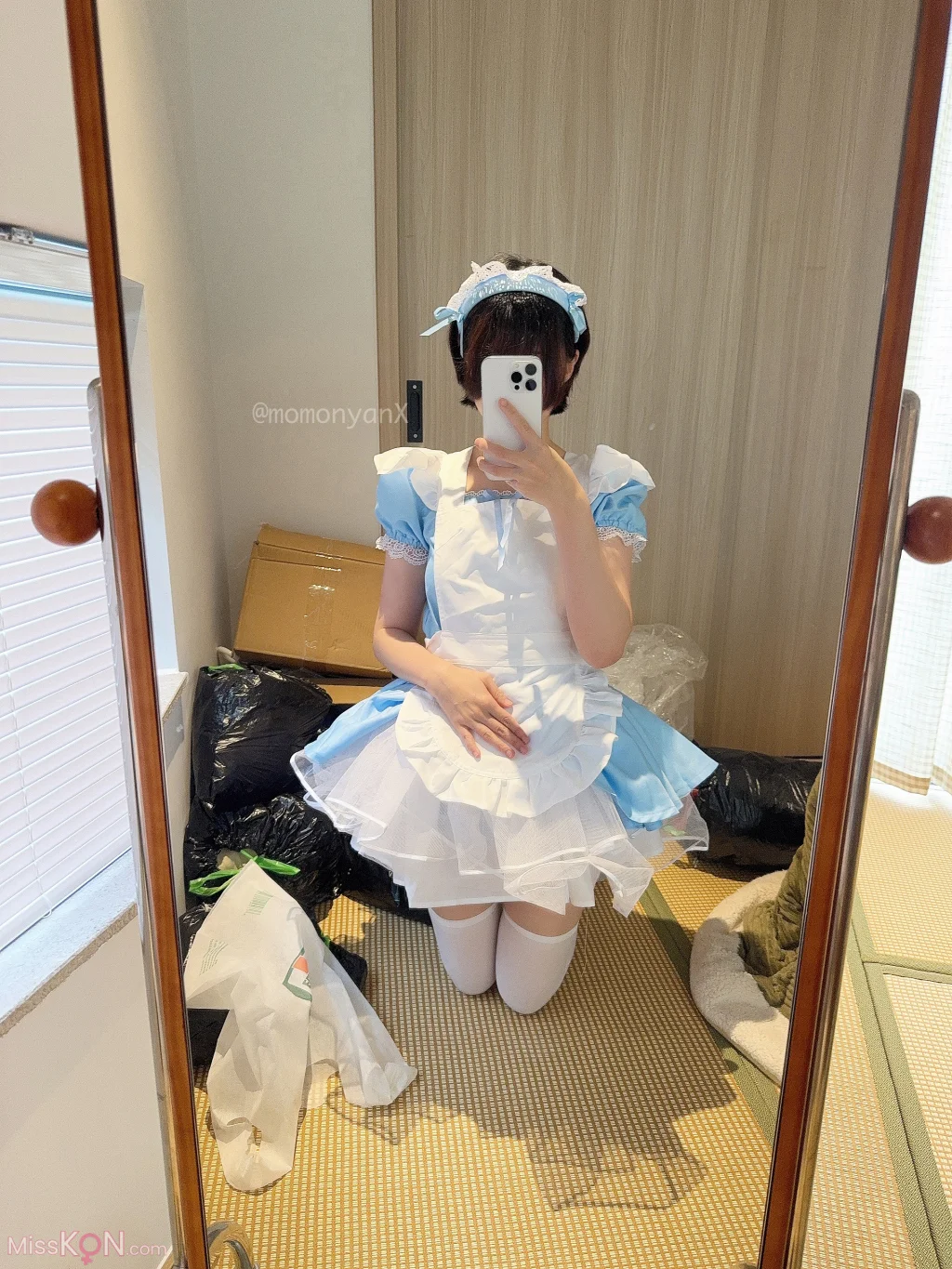 Coser@NAGISA魔物喵: [Fantia]ゴミ屋敷掃除してるメイドさん (65 photos)