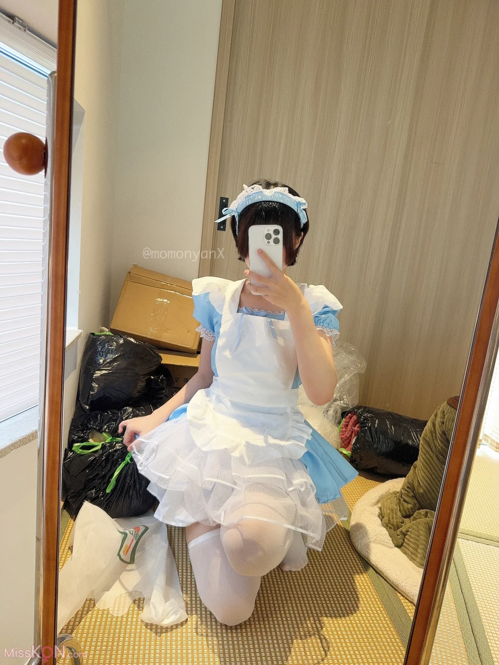 Coser@NAGISA魔物喵: [Fantia]ゴミ屋敷掃除してるメイドさん (65 photos)