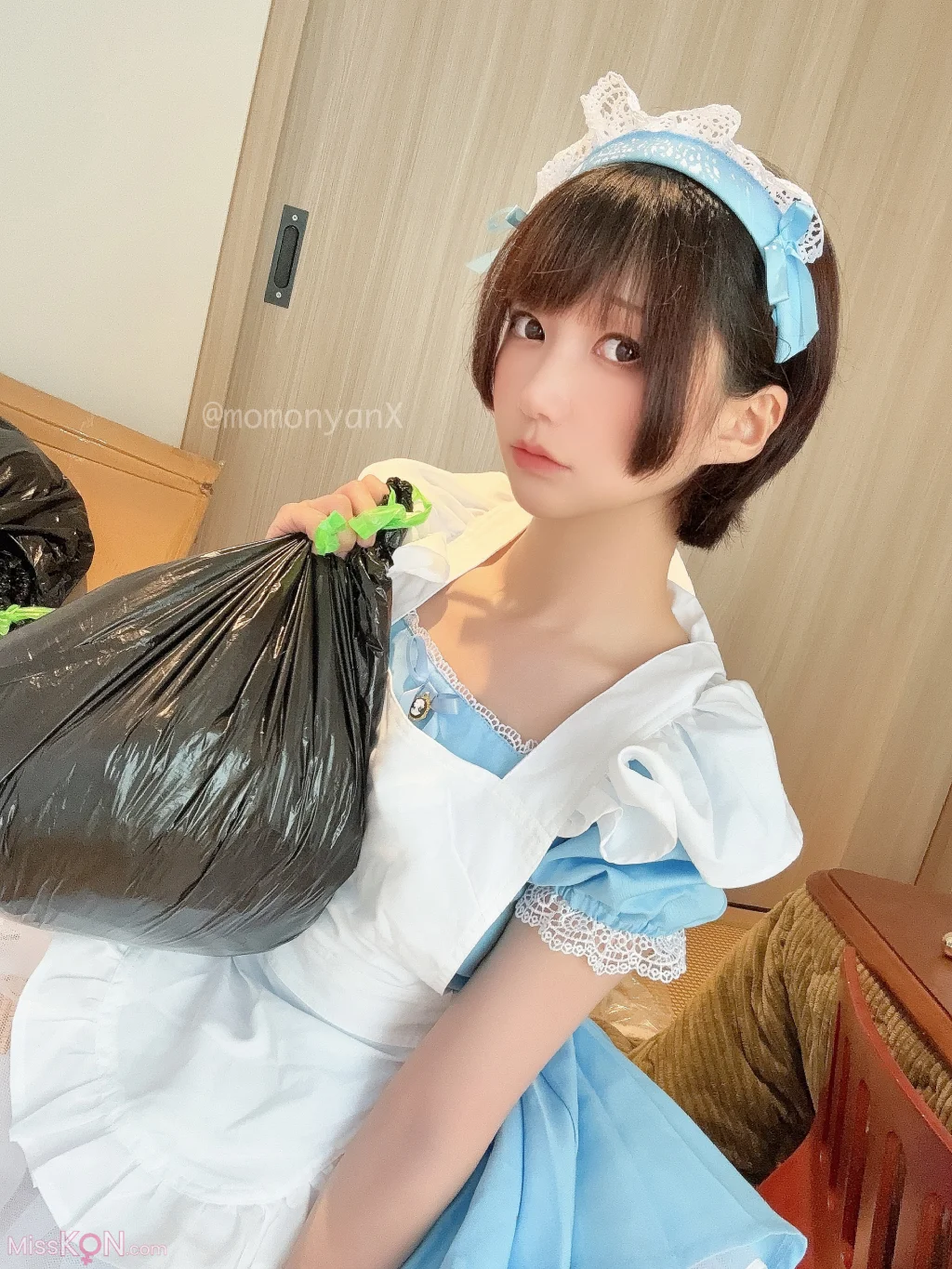 Coser@NAGISA魔物喵: [Fantia]ゴミ屋敷掃除してるメイドさん (65 photos) – Page 2