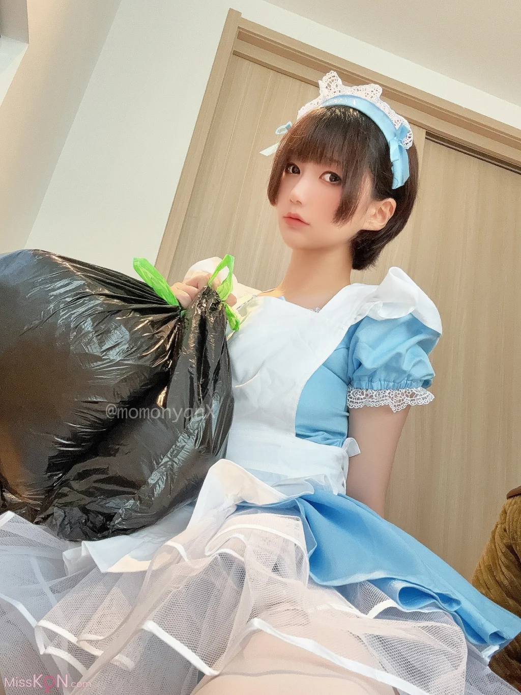 Coser@NAGISA魔物喵: [Fantia]ゴミ屋敷掃除してるメイドさん (65 photos) – Page 3