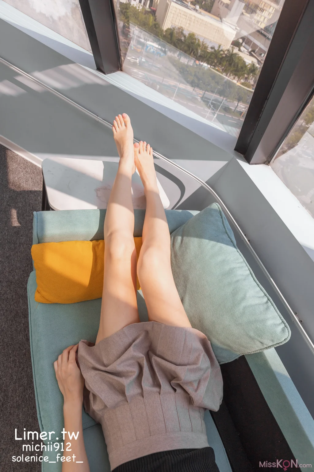 [Limerence原创] No.013: Michii神秘纸袋女孩的裸足大解放 (170 photos + 1 video) – Page 2