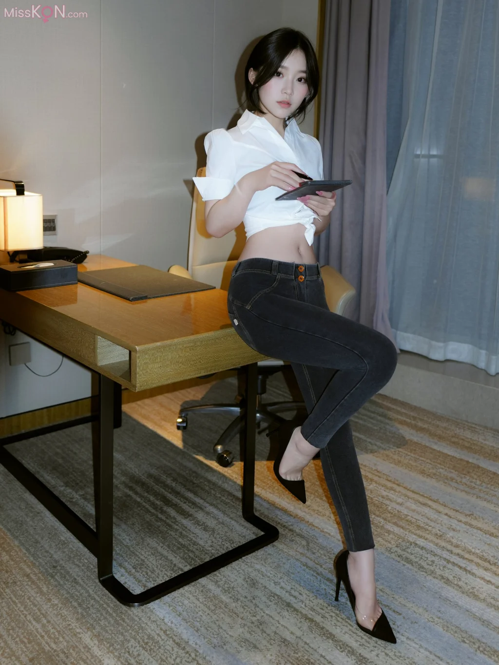 [XR Uncensored] 汁汁: R18 秀人网模特 实习期女秘书 (87 photos)