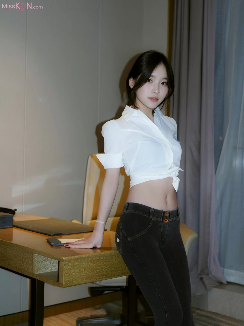 [XR Uncensored] 汁汁: R18 秀人网模特 实习期女秘书 (87 photos)