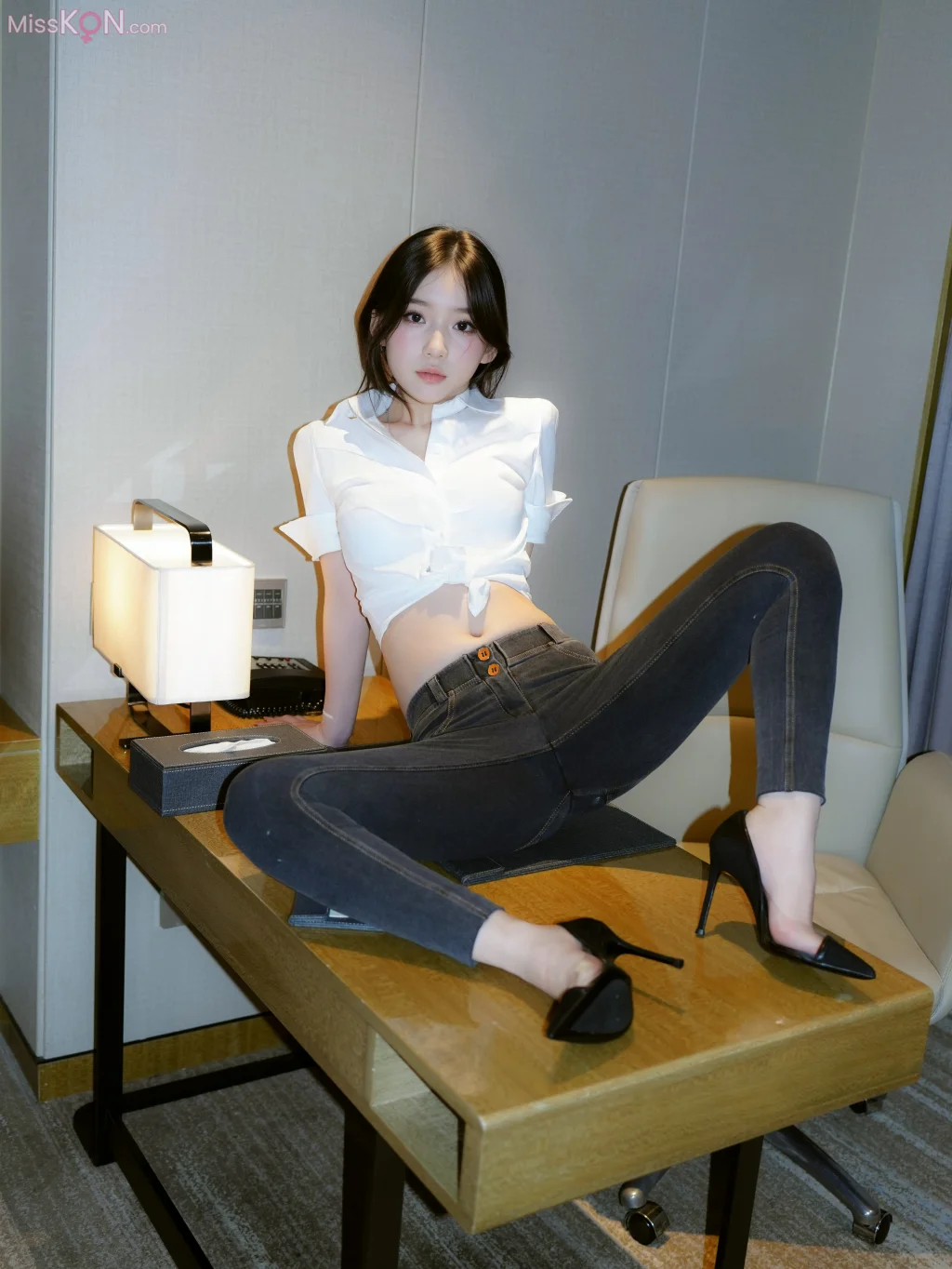 [XR Uncensored] 汁汁: R18 秀人网模特 实习期女秘书 (87 photos)