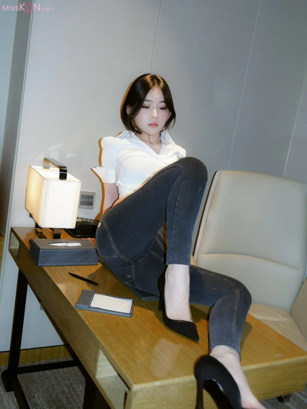 [XR Uncensored] 汁汁: R18 秀人网模特 实习期女秘书 (87 photos)