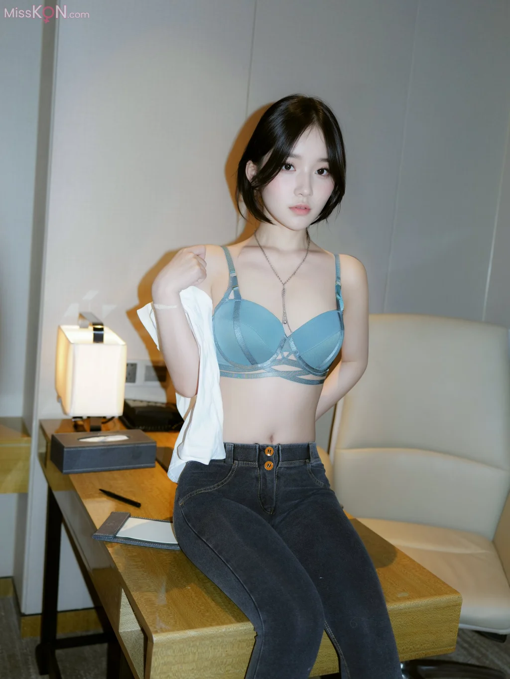[XR Uncensored] 汁汁: R18 秀人网模特 实习期女秘书 (87 photos) – Page 2