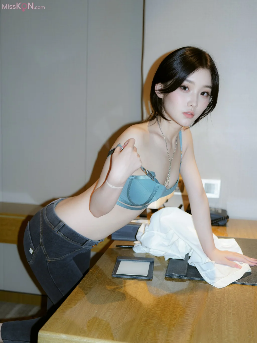 [XR Uncensored] 汁汁: R18 秀人网模特 实习期女秘书 (87 photos) – Page 2