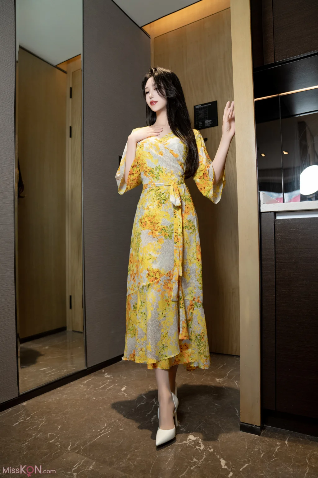 Coser@抖娘-利世: 出轨人妻 (158 photos)