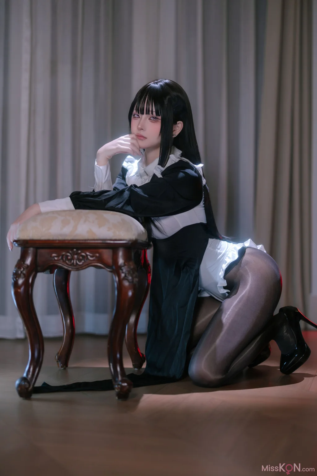 Coser@屿鱼: 黑丝修女 (40 photos)