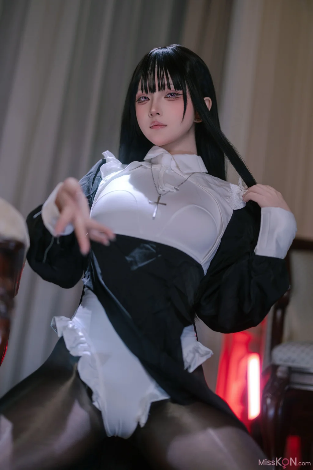 Coser@屿鱼: 黑丝修女 (40 photos)
