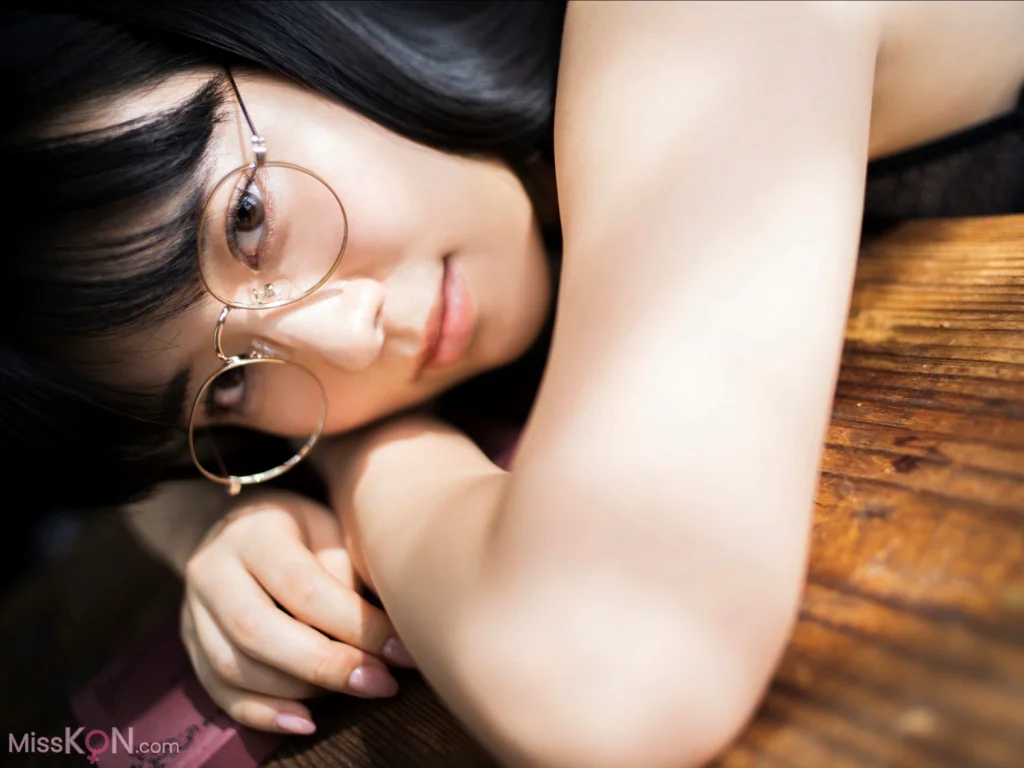 [JP] Shinonome Umi (東雲うみ): FLASHデジタル写真集 Girl’s Secret 女のコの秘密 (41 photos)
