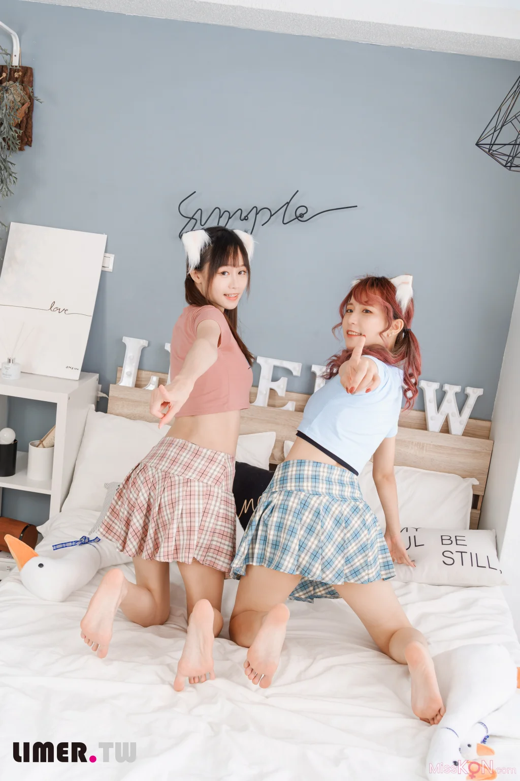 [Limerence原创] No.015: 乐朵+小艾-裸足 (158 photos + 1 video) – Page 2