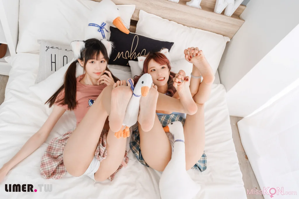 [Limerence原创] No.015: 乐朵+小艾-裸足 (158 photos + 1 video) – Page 2