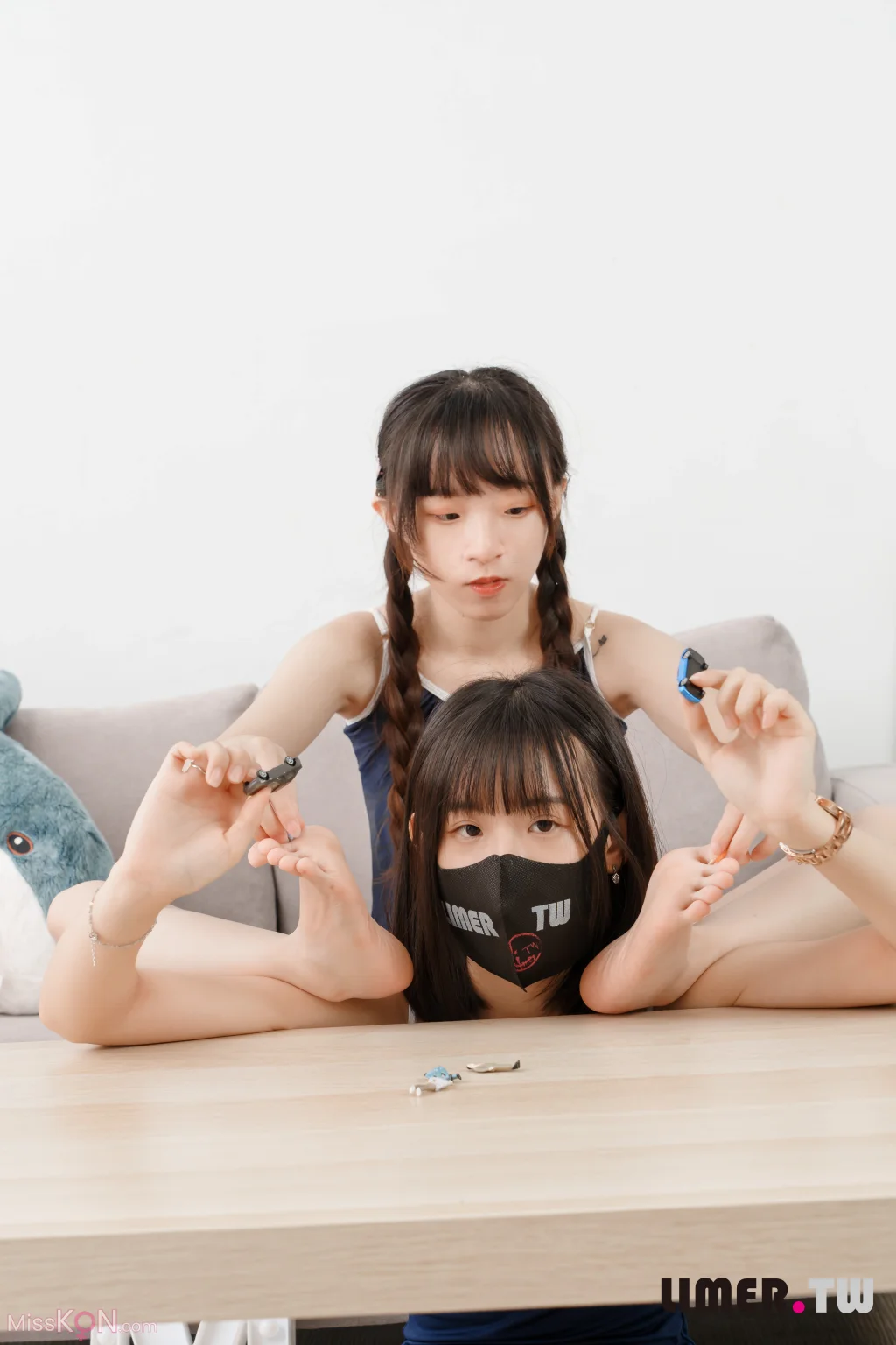 [Limerence原创] No.017: 台湾Meow小只马姐妹丼死库水の 巨人 踩踏 (132 photos + 1 video) – Page 2