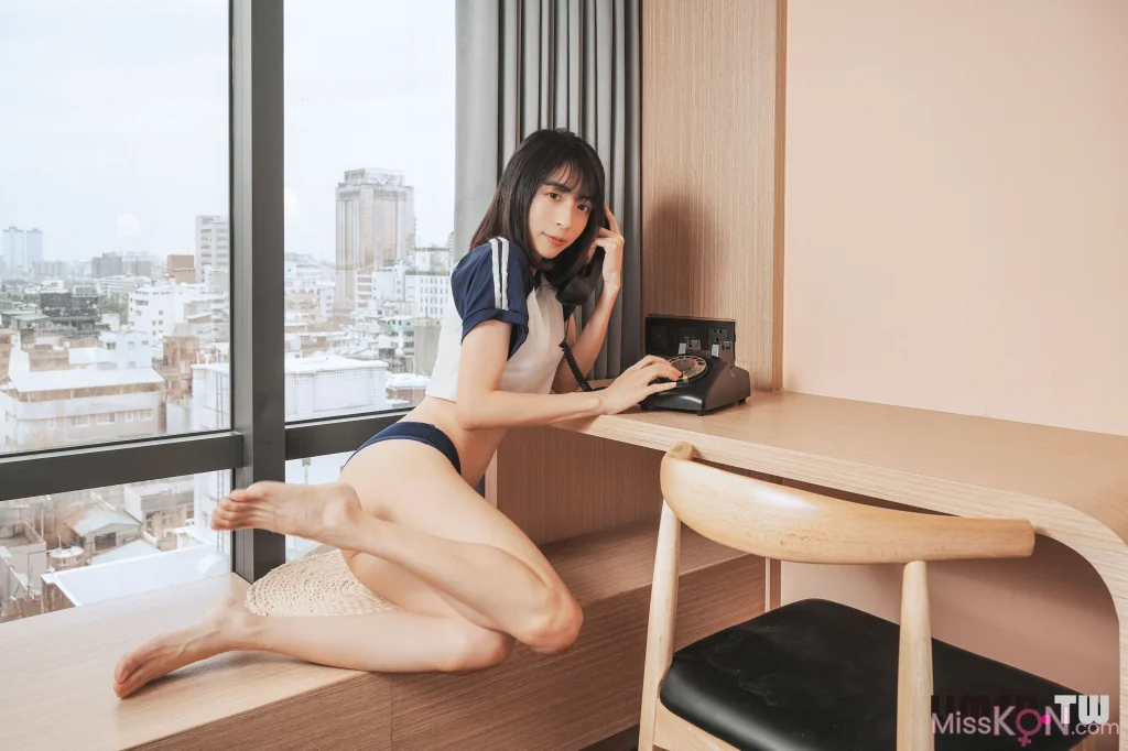 [Limerence原创] No.020: 子子 体操服 死库水脚底纹路 (140 photos + 1 video) – Page 2