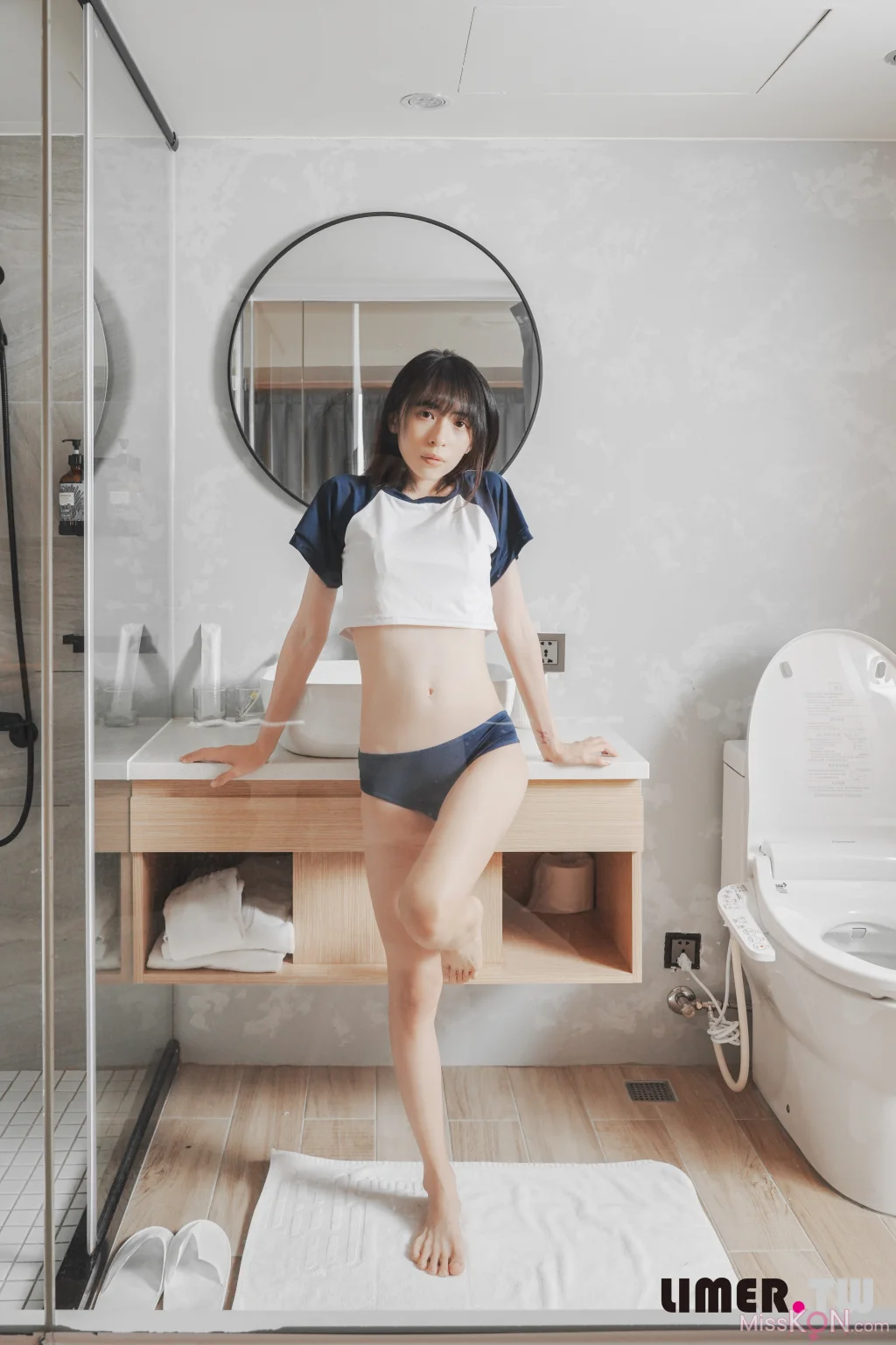 [Limerence原创] No.020: 子子 体操服 死库水脚底纹路 (140 photos + 1 video) – Page 3