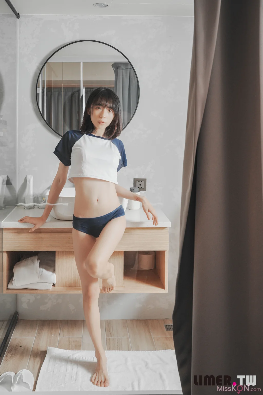 [Limerence原创] No.020: 子子 体操服 死库水脚底纹路 (140 photos + 1 video) – Page 3
