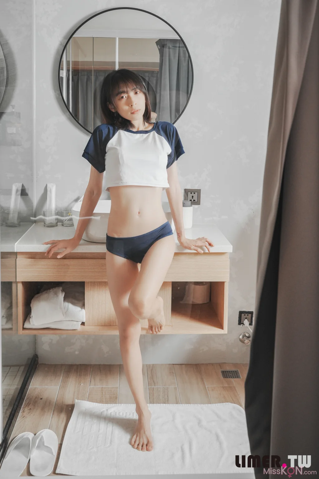 [Limerence原创] No.020: 子子 体操服 死库水脚底纹路 (140 photos + 1 video) – Page 3