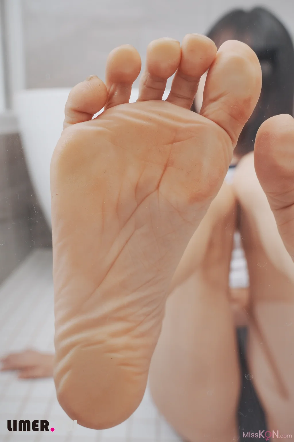 [Limerence原创] No.020: 子子 体操服 死库水脚底纹路 (140 photos + 1 video) – Page 3