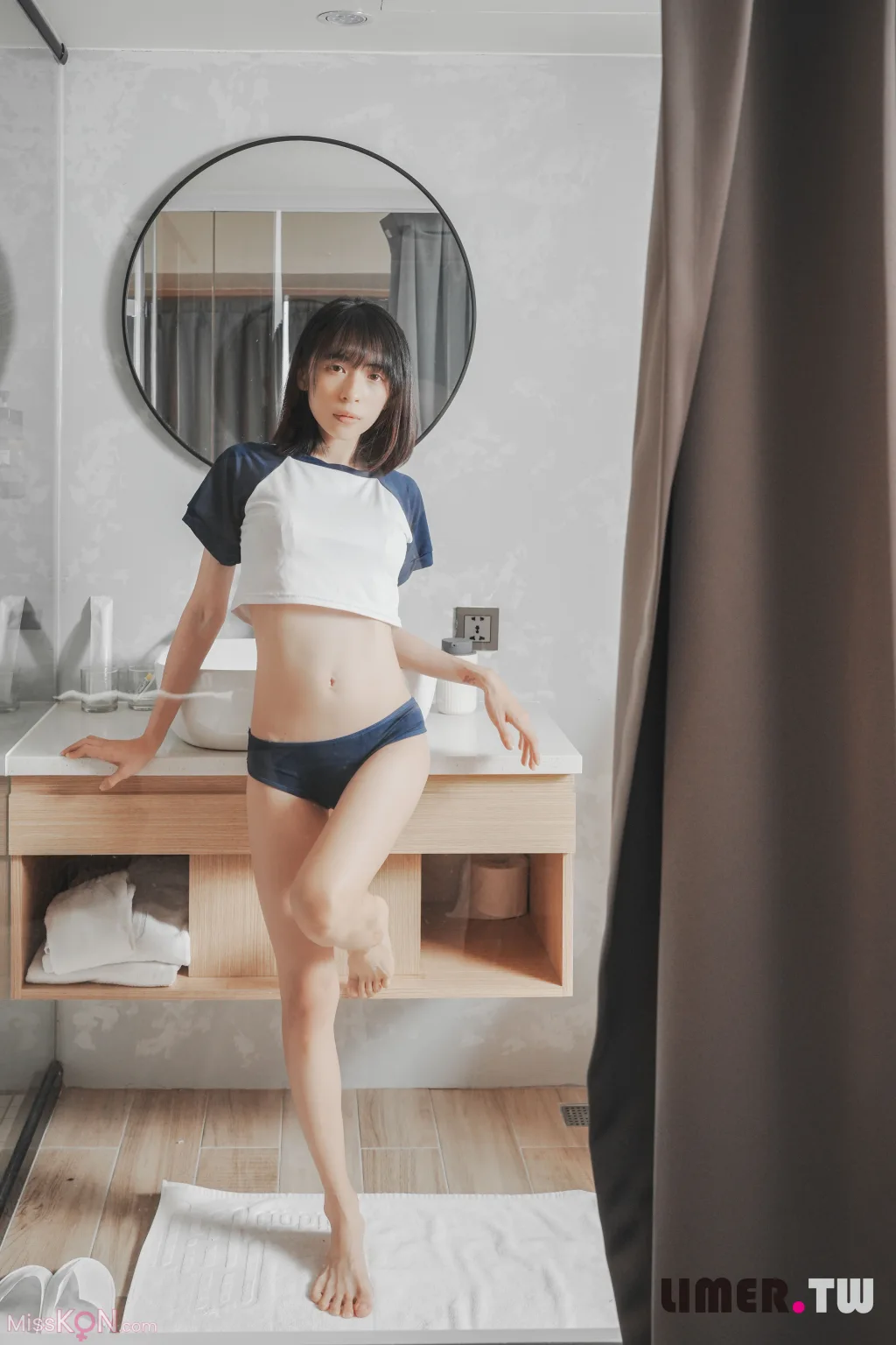 [Limerence原创] No.020: 子子 体操服 死库水脚底纹路 (140 photos + 1 video) – Page 3