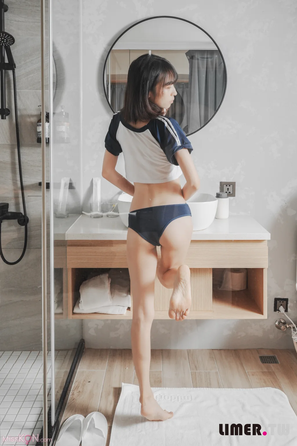 [Limerence原创] No.020: 子子 体操服 死库水脚底纹路 (140 photos + 1 video) – Page 3