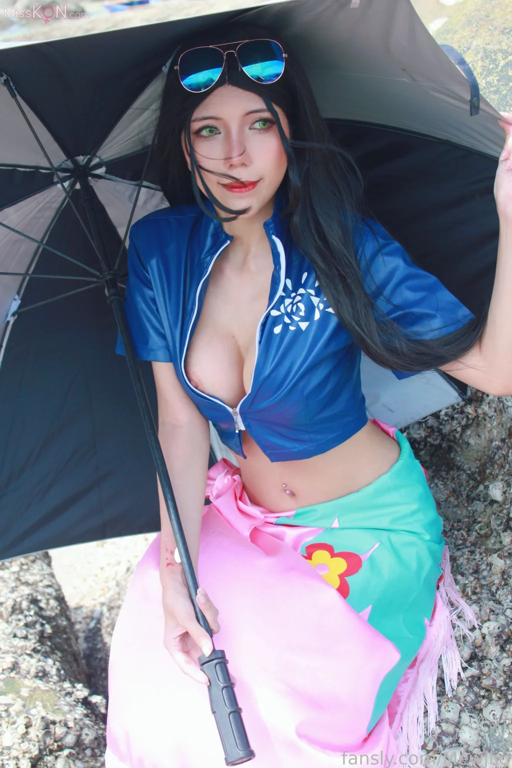 Coser@lMusicl: Nico Robin (18 photos)