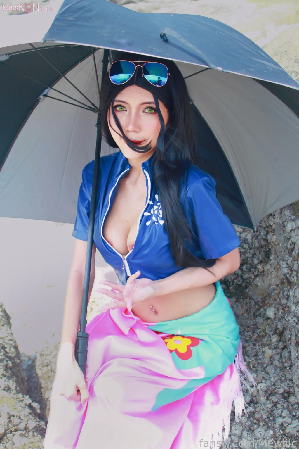 Coser@lMusicl: Nico Robin (18 photos)