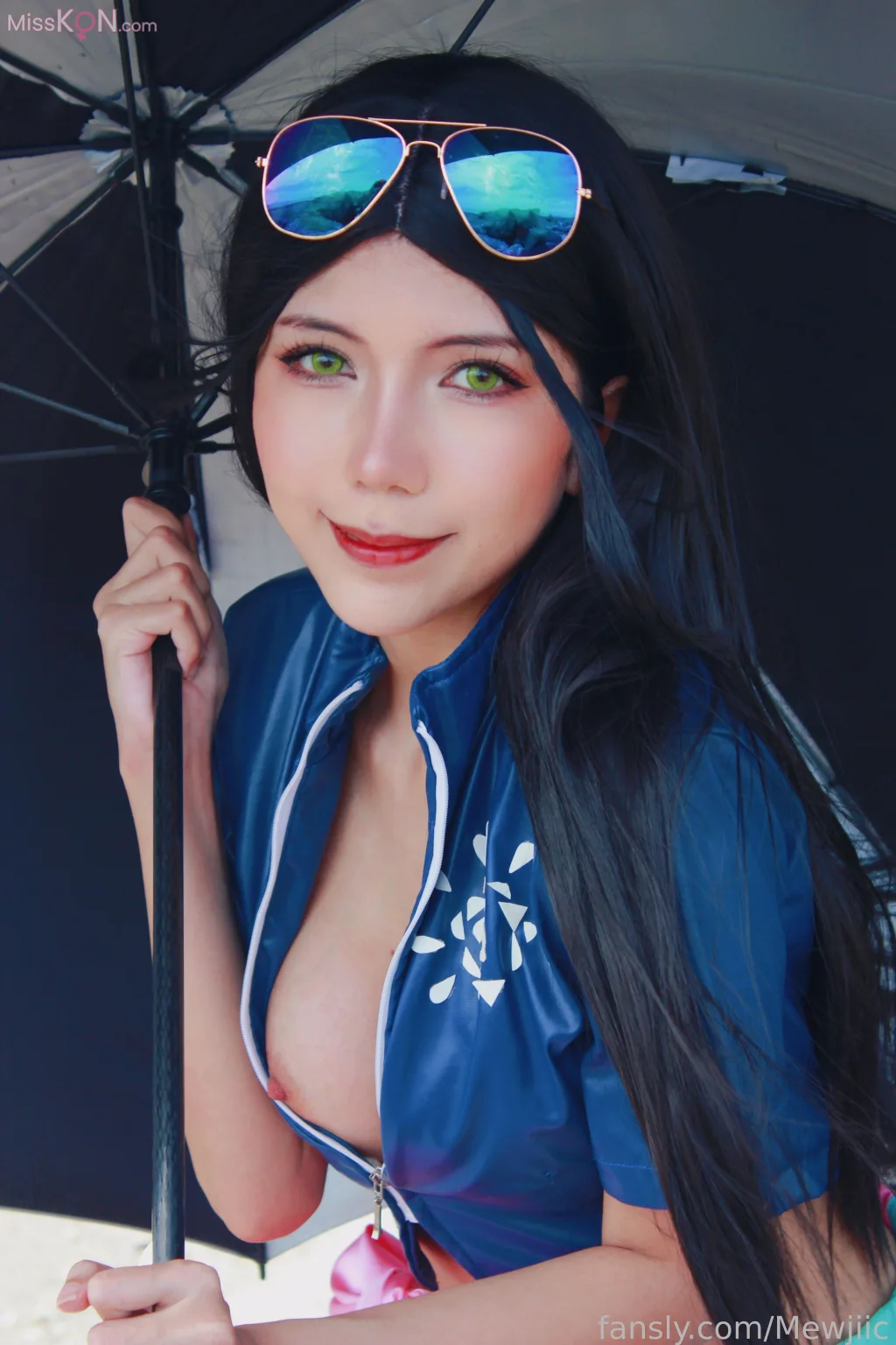 Coser@lMusicl: Nico Robin (18 photos)