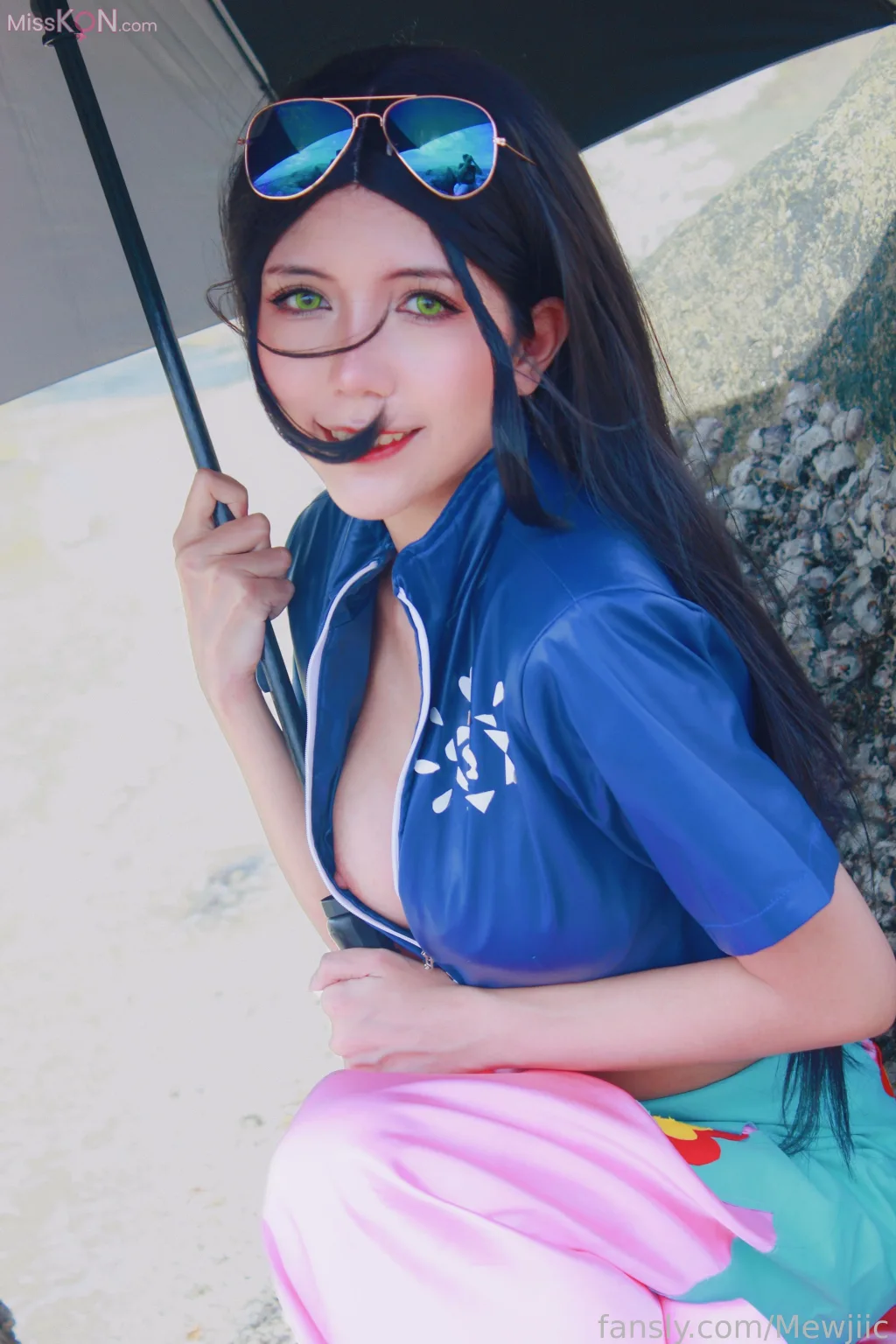 Coser@lMusicl: Nico Robin (18 photos)