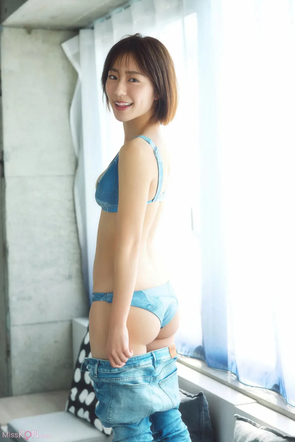 [JP] Miki Ide (井手美希): [Friday Digital Photobook] Graduation 卒業 Vol.1 (53 photos)