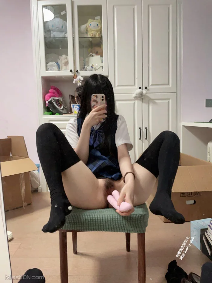 悠哉大王: 极品酥胸萝莉福利订阅 (28 photos + 13 videos)