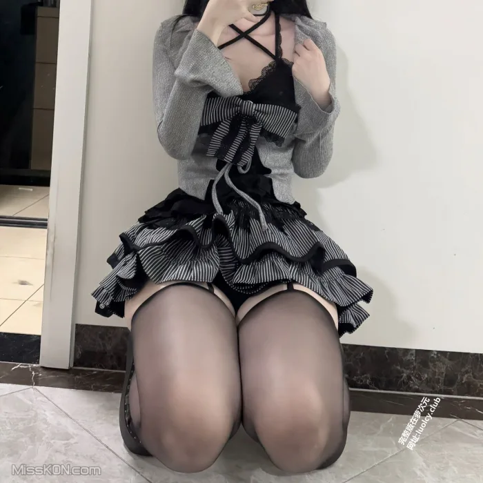 悠哉大王: 极品酥胸萝莉福利订阅 (28 photos + 13 videos) – Page 2