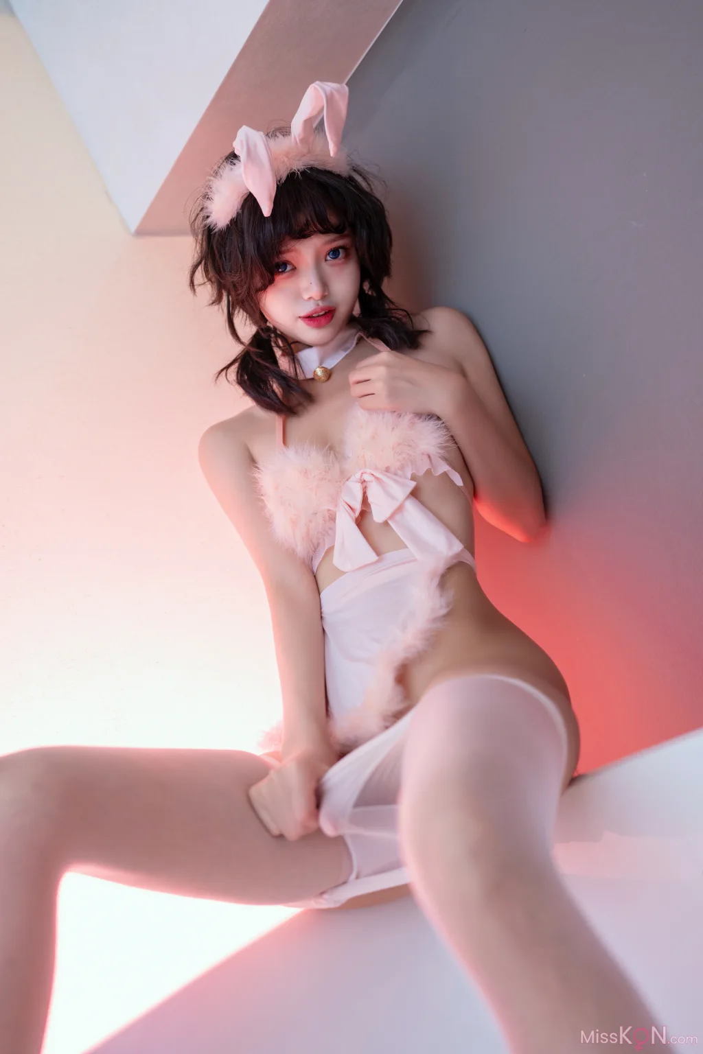 [XR Uncensored] 白虎巧巧: R18 秀人网模特 粉红色的小兔子 (90 photos) – Page 2