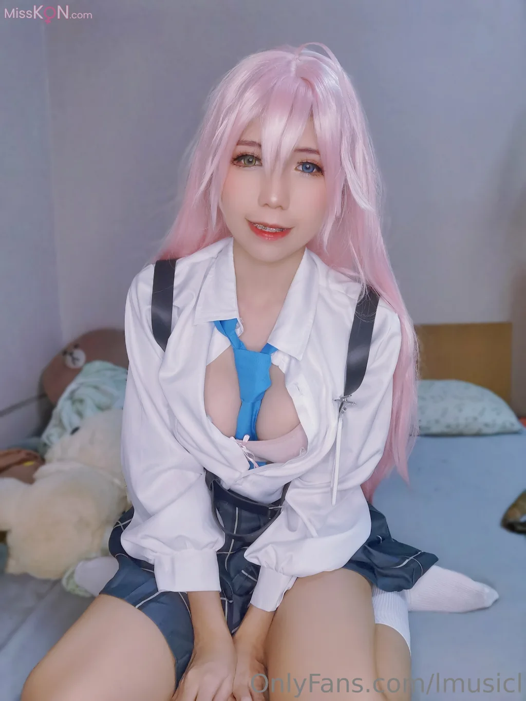 Coser@lMusicl: Takanashi Hoshino (17 photos)