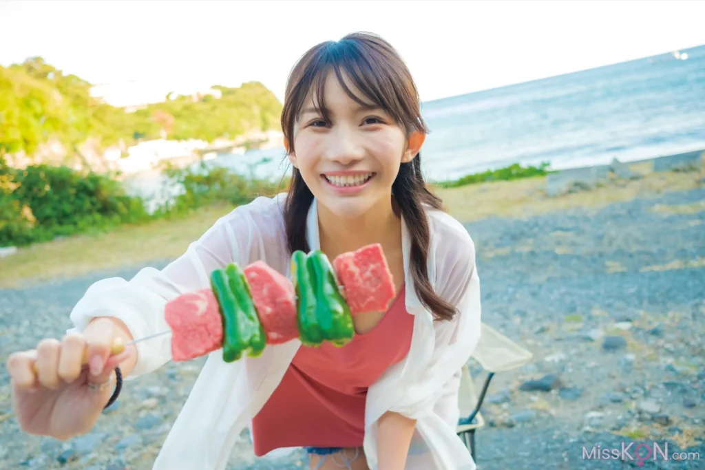 [JP] Arisa Kotoi (琴井ありさ): デジタル写真集『琴井に恋と _ 真紅と夜明けの完全版 』 (91 photos)