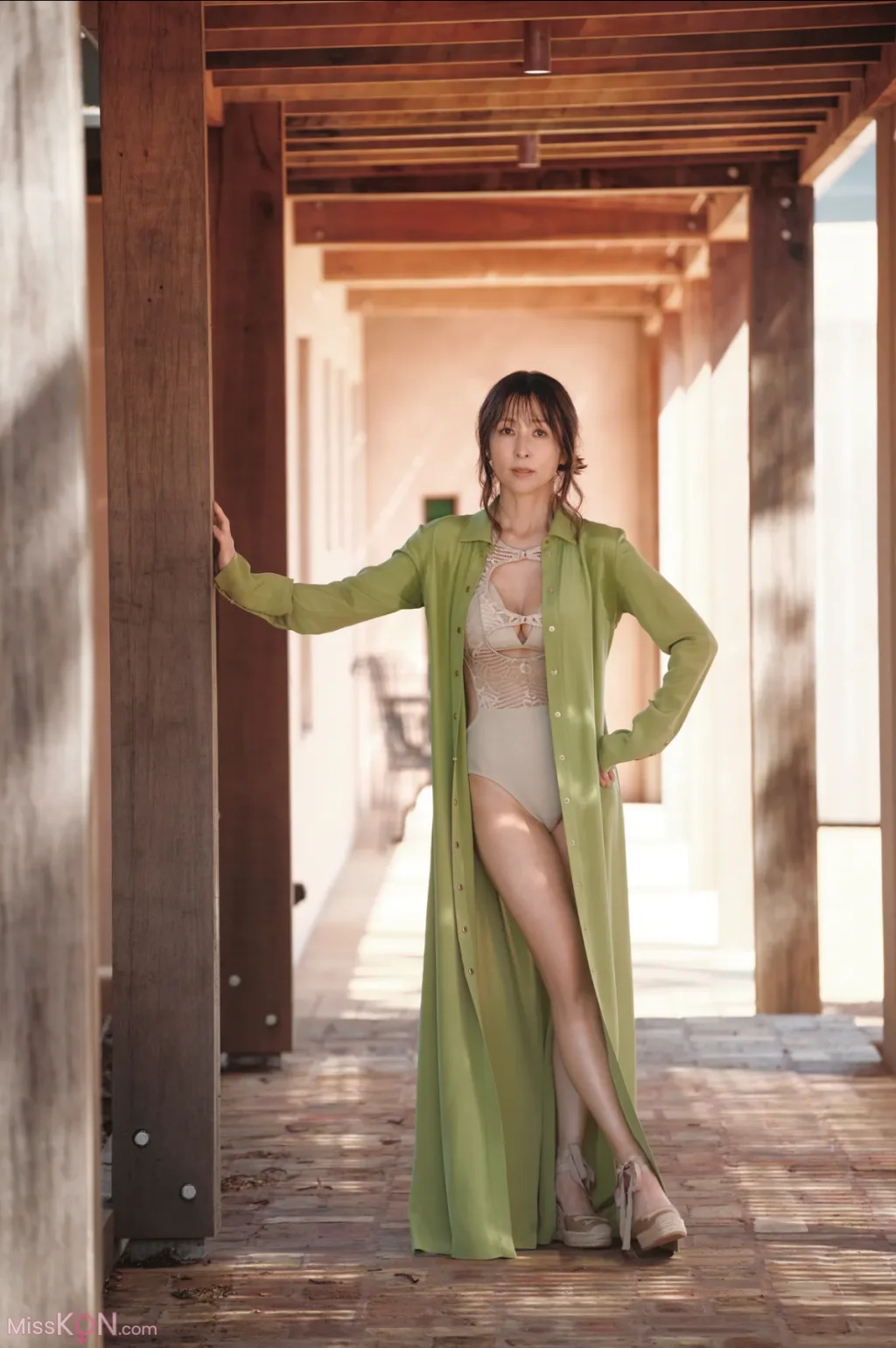 [JP] Reiko Kato (かとうれいこ): FRIDAY GOLD すてきなことだと思うから (+other cut) (18 photos) – Page 2