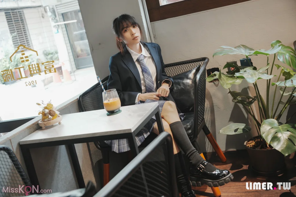 [Limerence原创] No.037: 子子 JK小腿袜到裸足的偷窥视角 (181 photos) – Page 2