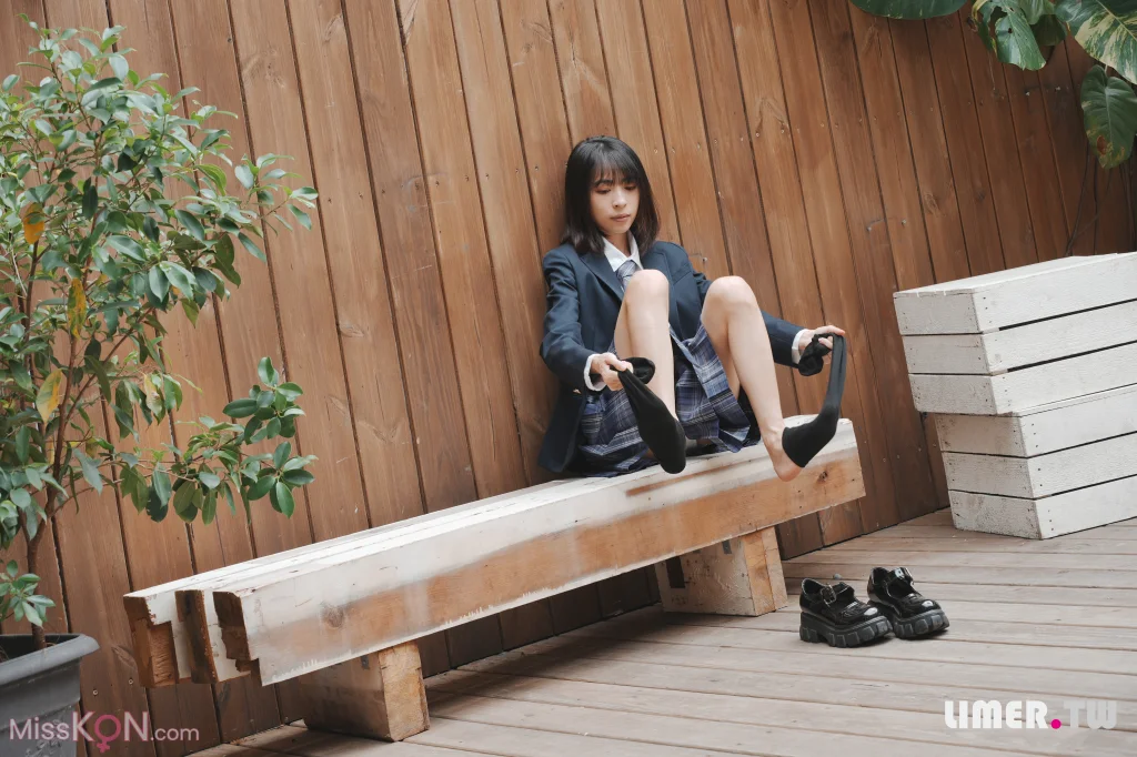 [Limerence原创] No.037: 子子 JK小腿袜到裸足的偷窥视角 (181 photos) – Page 2