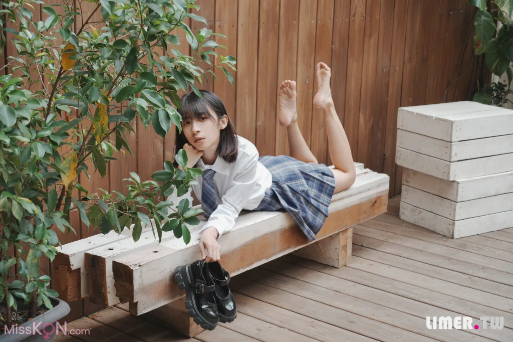[Limerence原创] No.037: 子子 JK小腿袜到裸足的偷窥视角 (181 photos) – Page 2
