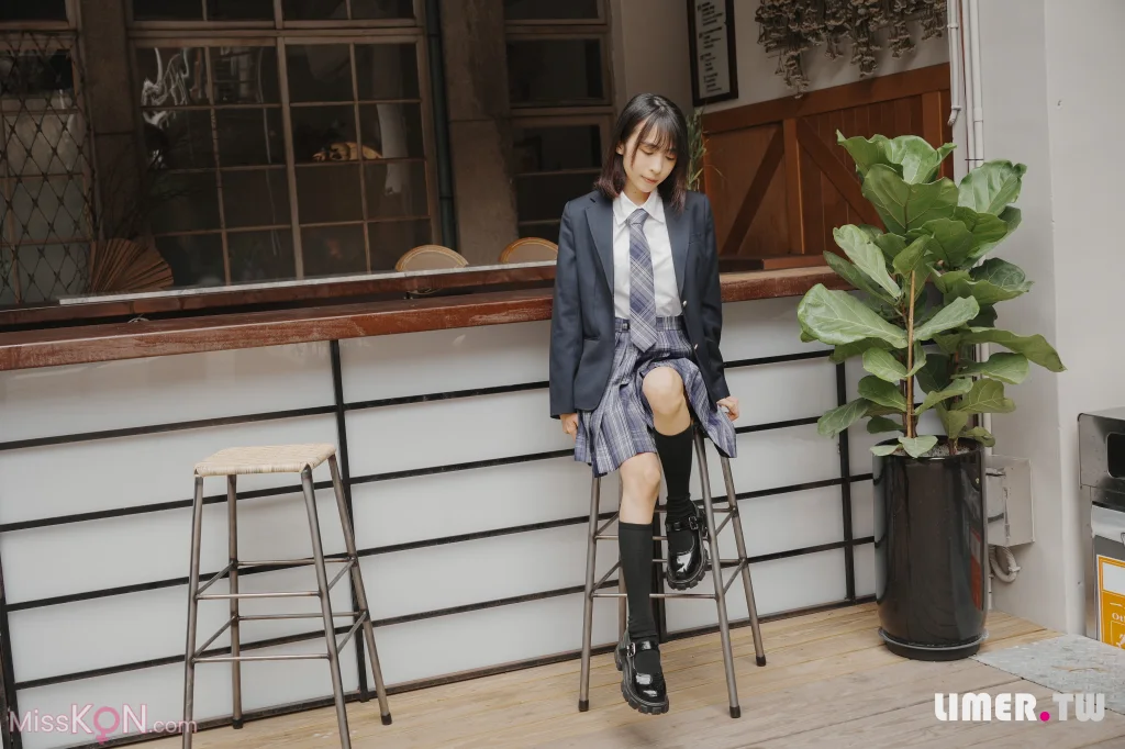 [Limerence原创] No.037: 子子 JK小腿袜到裸足的偷窥视角 (181 photos) – Page 2