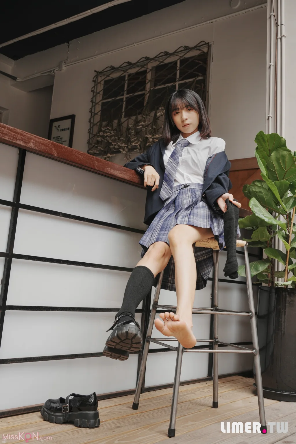 [Limerence原创] No.037: 子子 JK小腿袜到裸足的偷窥视角 (181 photos) – Page 3