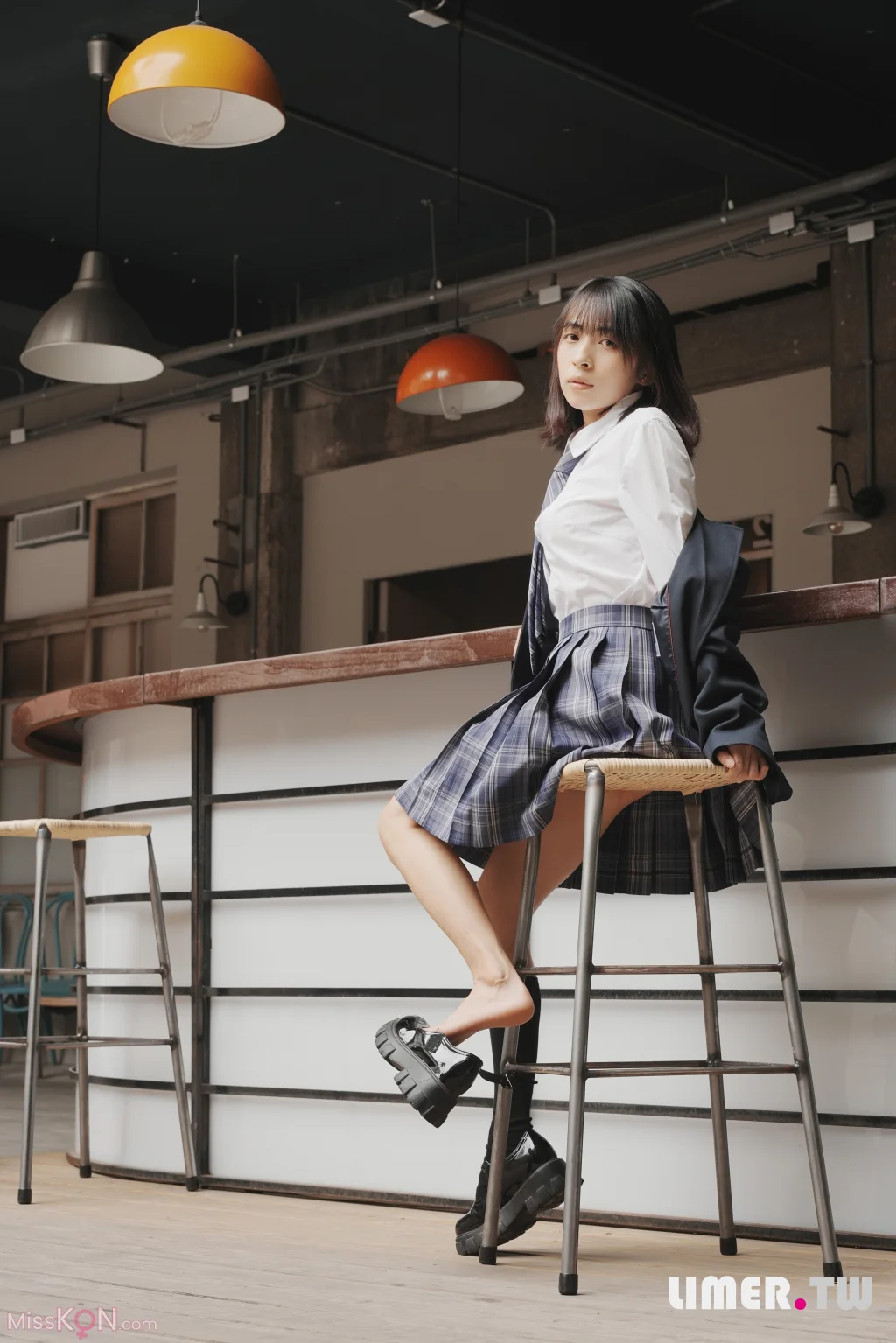 [Limerence原创] No.037: 子子 JK小腿袜到裸足的偷窥视角 (181 photos) – Page 3