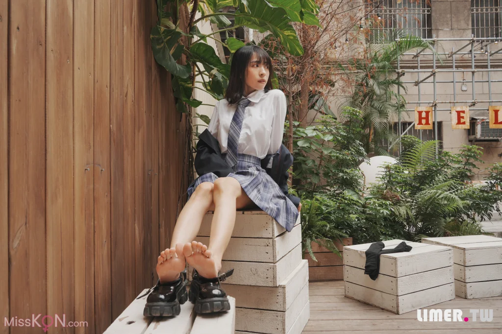 [Limerence原创] No.037: 子子 JK小腿袜到裸足的偷窥视角 (181 photos) – Page 3