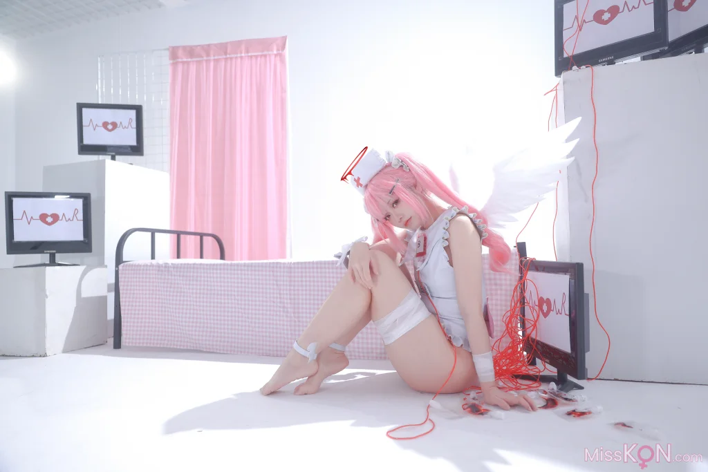 Coser@G44不会受伤: 见习看护师 月夜见爱 (31 photos)