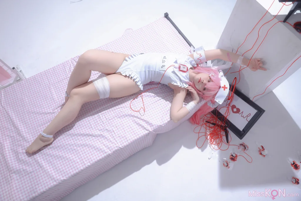 Coser@G44不会受伤: 见习看护师 月夜见爱 (31 photos)