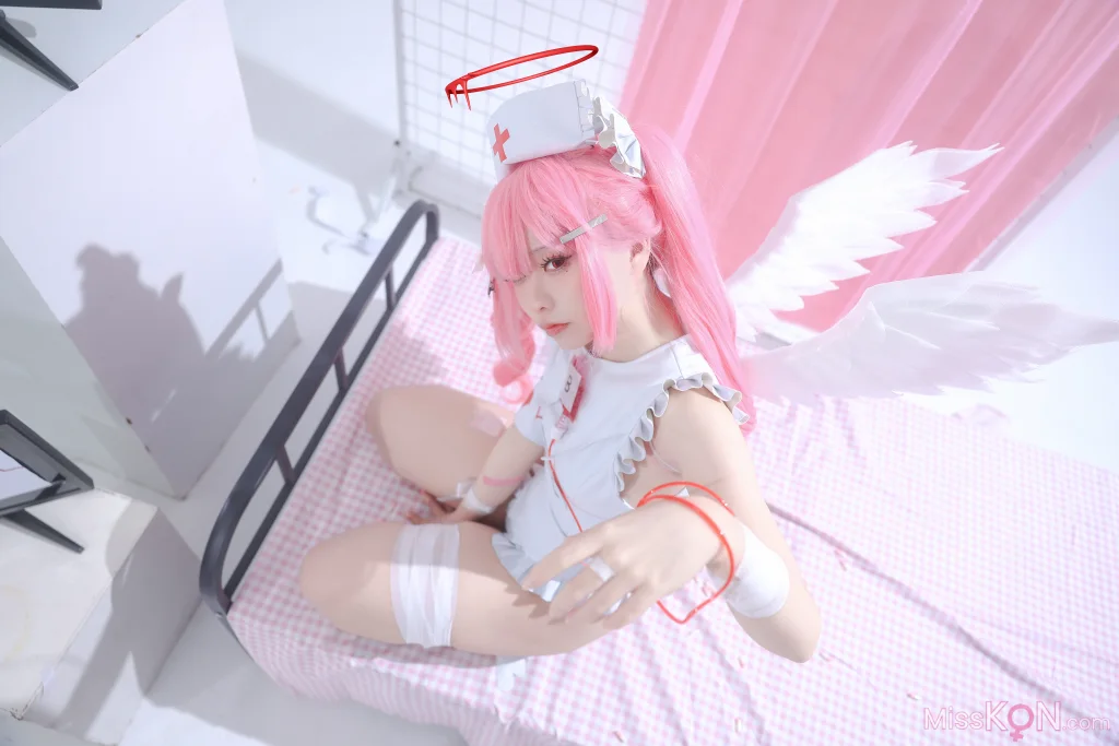Coser@G44不会受伤: 见习看护师 月夜见爱 (31 photos)