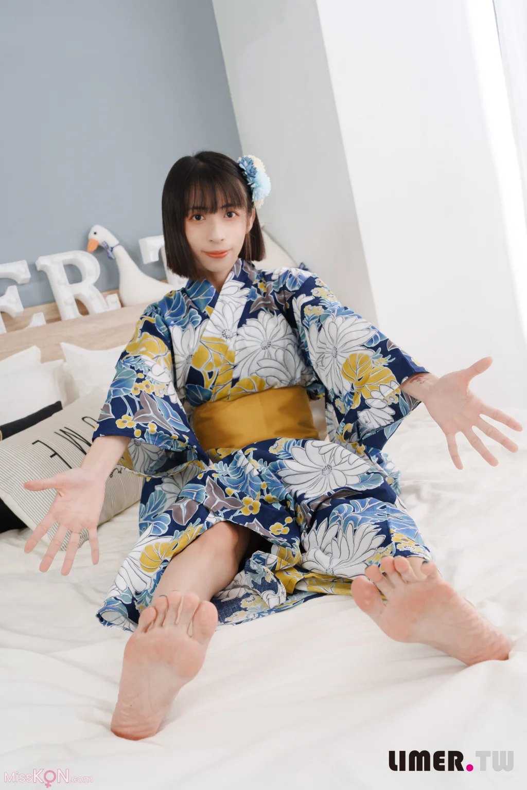 [Limerence原创] No.042: 日本妹子子 超敏感脚脚初次被TK (160 photos)