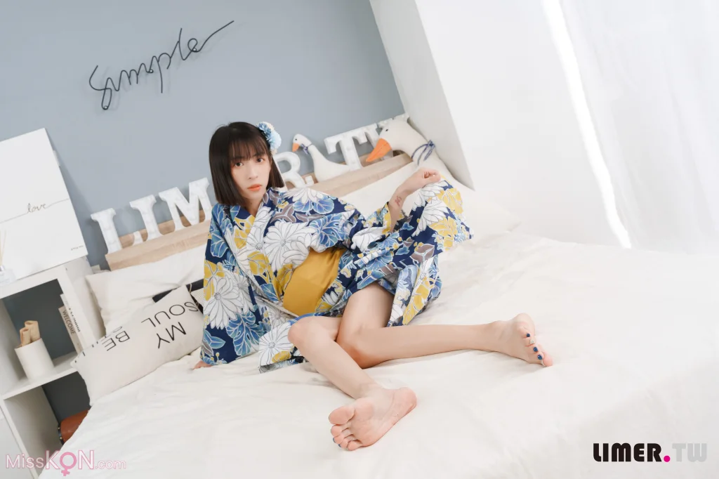 [Limerence原创] No.042: 日本妹子子 超敏感脚脚初次被TK (160 photos)