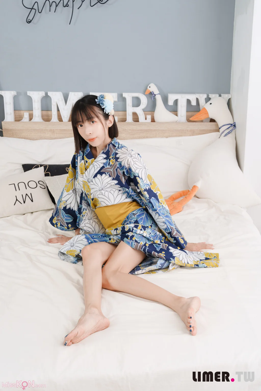 [Limerence原创] No.042: 日本妹子子 超敏感脚脚初次被TK (160 photos)
